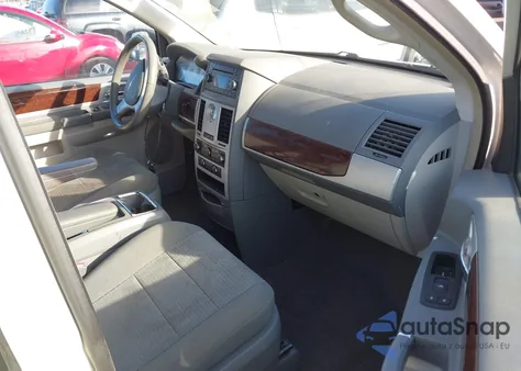 2010 Chrysler Town & Country Touring from USA, damaged, VIN 2A4RR5D14AR184003